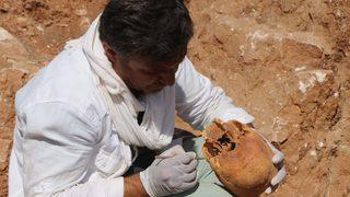 Kazı çalışmalarında ilginç keşif! Perre Antik Kenti'nde 1800 yıllık 4 insan iskeleti bulundu