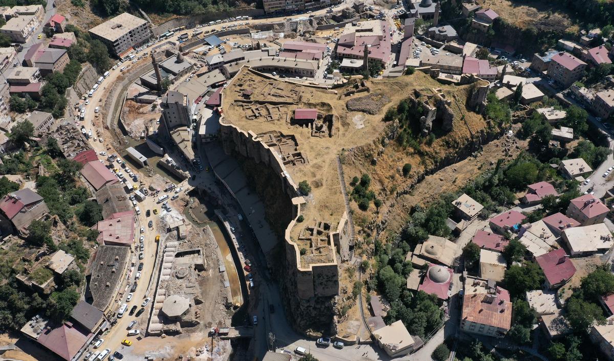 Bitlis "Dere&uuml;st&uuml; Islah Projesi" ile tarihi kimliğine kavuşuyor