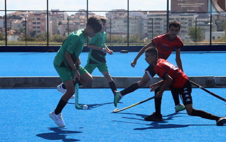 Çim hokeyi U16 Kızlar-Erkekler ve Kadınlar-Erkekler 5S 2.lig Play-Off maçları başladı G4