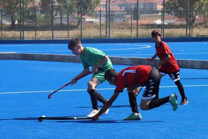 Çim hokeyi U16 Kızlar-Erkekler ve Kadınlar-Erkekler 5S 2.lig Play-Off maçları başladı G5