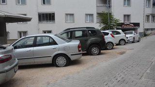 Park halindeki 11 aracın lastiklerini kesti, savunması şaşkına çevirdi! 'Alkollüydüm, hatırlamıyorum'