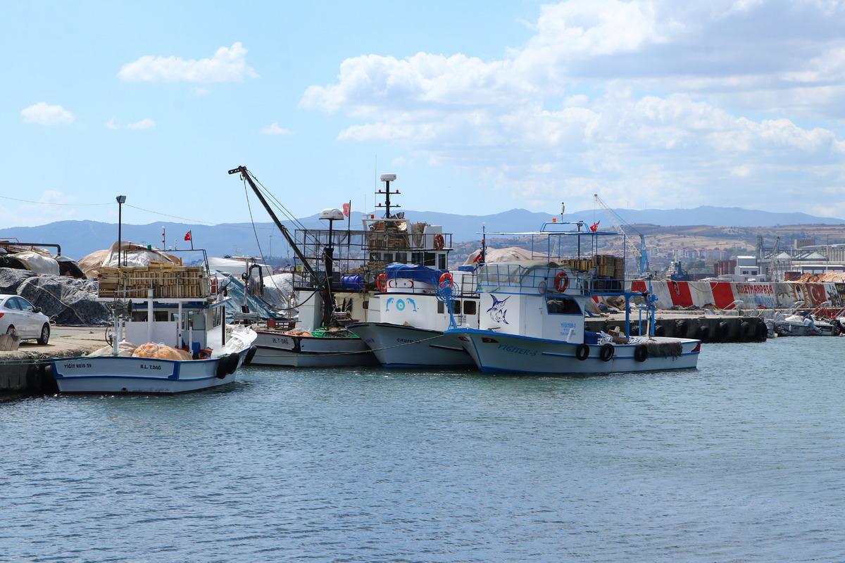 Tekirdağlı balık&ccedil;ılar poyraz nedeniyle denize a&ccedil;ılamıyor