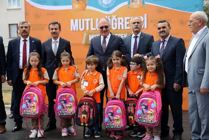 Sivas Belediyesinden ilk kez okul heyecanı yaşayan 6 bin çocuğa kırtasiye desteği G2