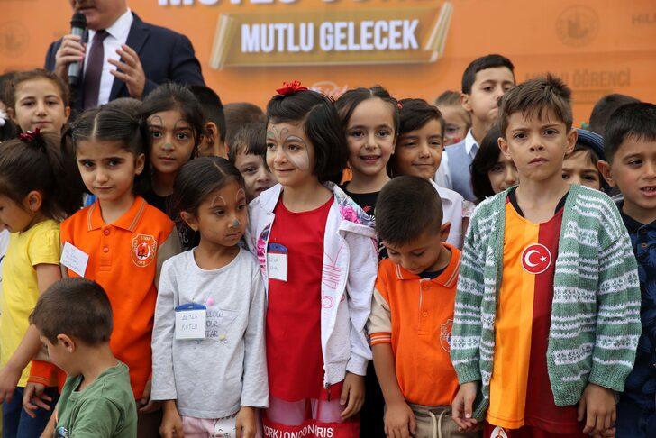 Sivas Belediyesinden ilk kez okul heyecanı yaşayan 6 bin çocuğa kırtasiye desteği G4