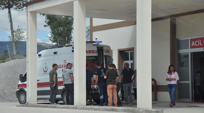 Bolu'da bir çiftçi traktörden düşen tüfeğin ateş alması sonucu yaralandı