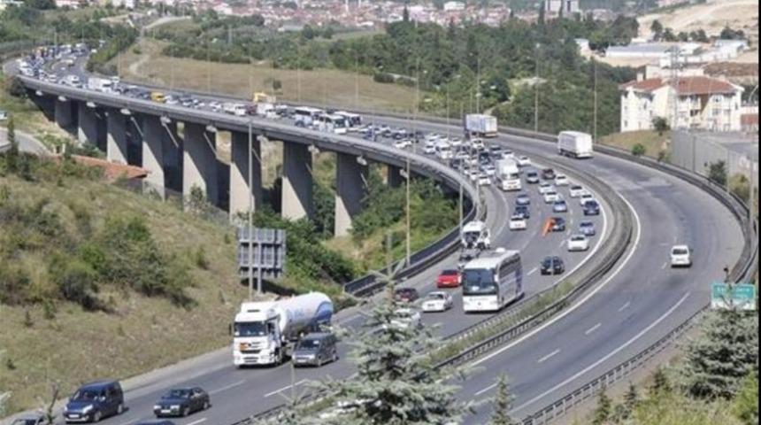 Tatilciler d&ouml;n&uuml;yor! İstanbul yolu kilit