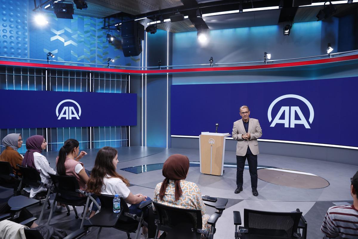 AA'nın gen&ccedil;lere y&ouml;nelik Haber Fotoğraf&ccedil;ılığı Eğitimi'nin sertifika t&ouml;reni yapıldı