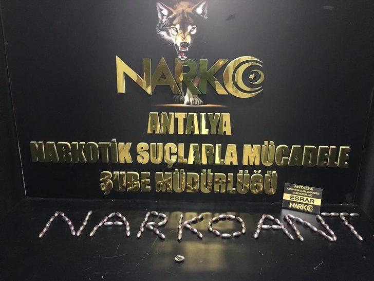 Antalya'da midesinden 100 kapsül esrar çıkan yabancı uyruklu şüpheli yakalandı G3