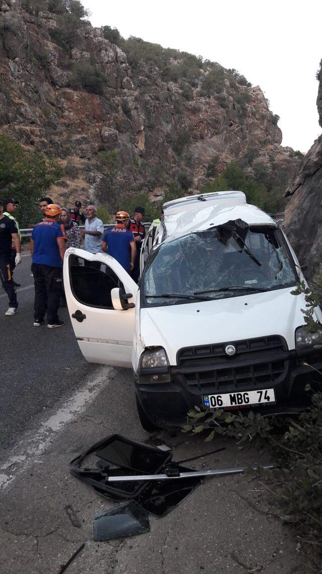 Adıyaman'da hafif ticari araç ile motosiklet çarpıştı, 7 yaralı