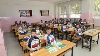 Gaziantep'te ilkokula başlayan 75 bin öğrenciye çanta ve kırtasiye malzemesi dağıtıldı
