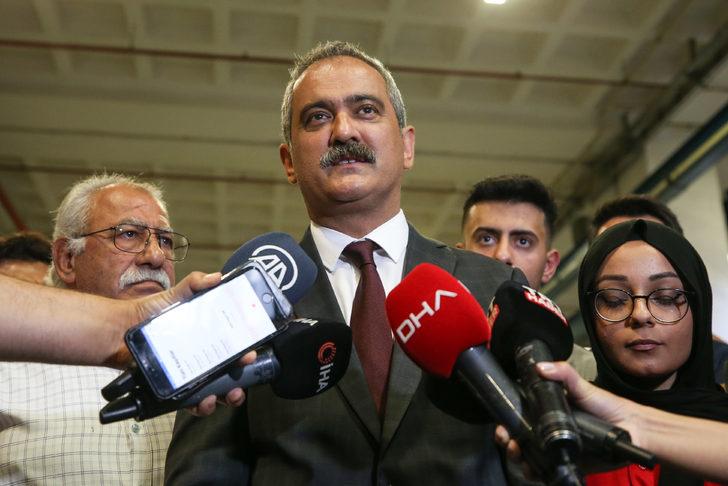 Milli Eğitim Bakanı Özer, mesleki eğitimlerini tamamlayıp işe başlayan öğrencilerle bir araya geldi: G3