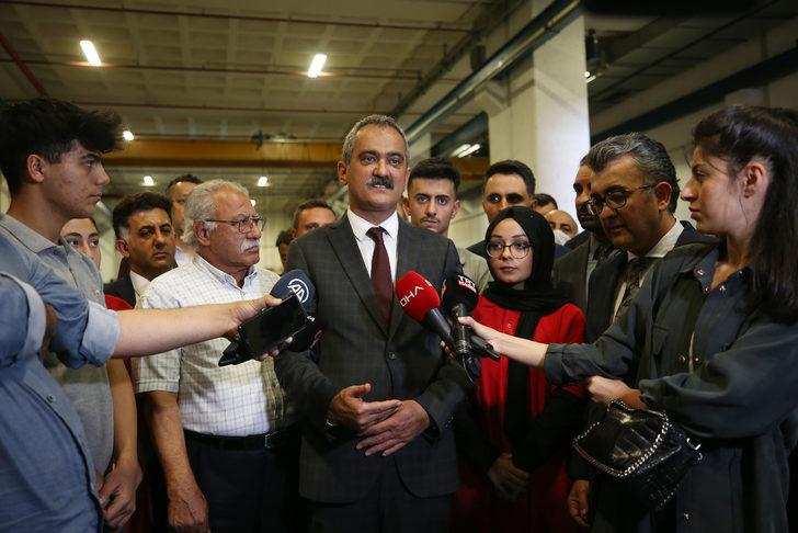 Milli Eğitim Bakanı Özer, mesleki eğitimlerini tamamlayıp işe başlayan öğrencilerle bir araya geldi: G4