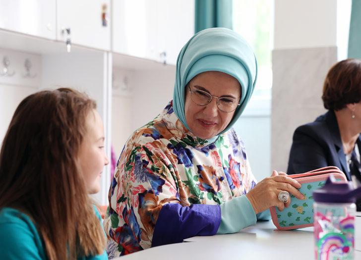 Emine Erdoğan, Saraybosna'da özel gereksinimli çocuklarla bir araya geldi G3