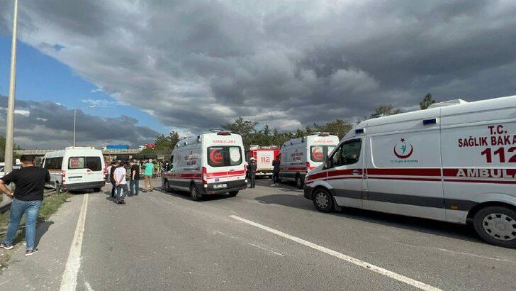 GÜNCELLEME - Kocaeli'de devrilen tır nedeniyle kapanan D-100 kara yolu ulaşım açıldı G4