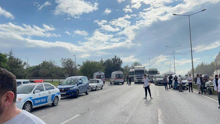 GÜNCELLEME - Kocaeli'de devrilen tır nedeniyle kapanan D-100 kara yolu ulaşım açıldı G5