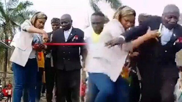 Köprü açılışında ilginç anlar! Kurdele kesiminden saniyeler sonra köprü çöktü 