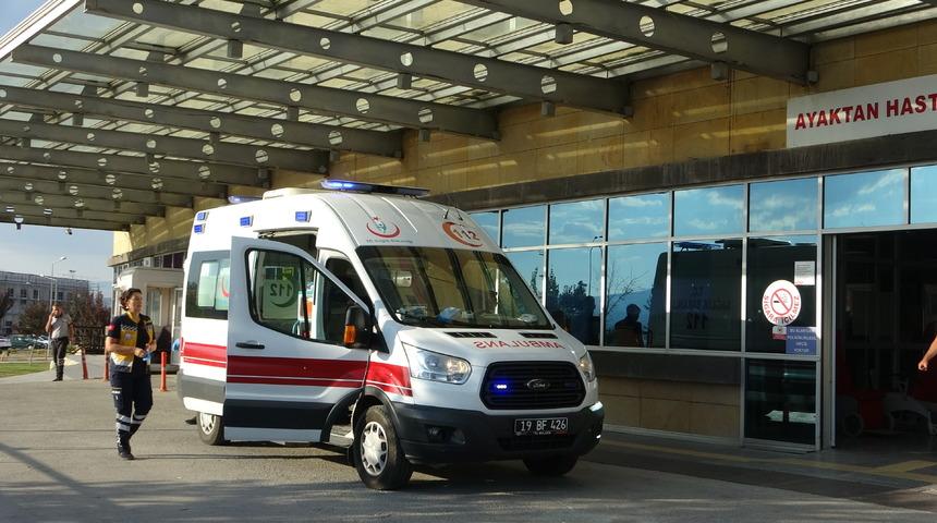 &Ccedil;orum'da otomobille tırın &ccedil;arpıştığı kazada 1 &ccedil;ocuk &ouml;ld&uuml;