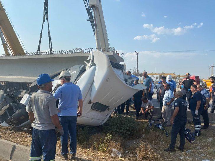 Adana’da 2 tır, 3 otomobil ve bir traktörün karıştığı kazada 3 kişi yaralandı G5
