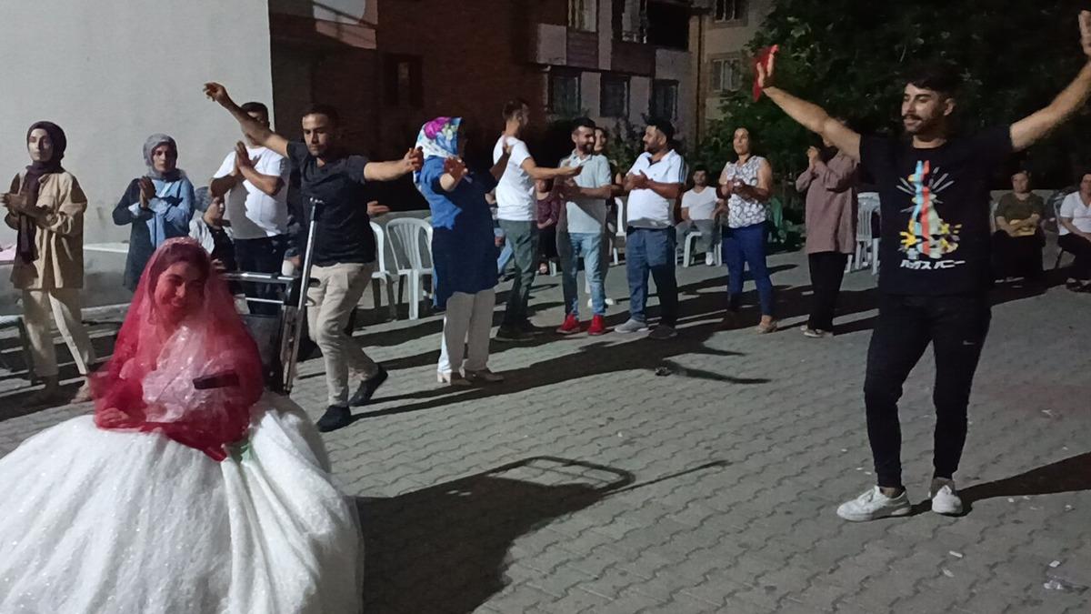 Osmaniye'de bedensel ve zihinsel engelli Ayşeg&uuml;l'&uuml;n gelinlik hayali ger&ccedil;ek oldu