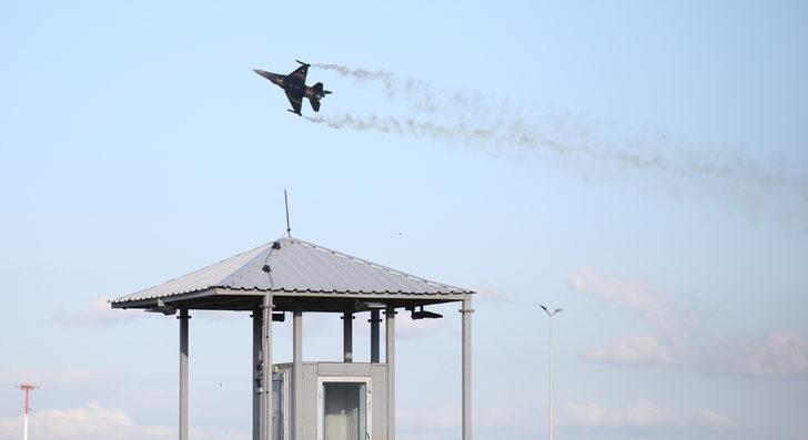 SOLOTÜRK Balıkesir'de gösteri uçuşu yaptı G2