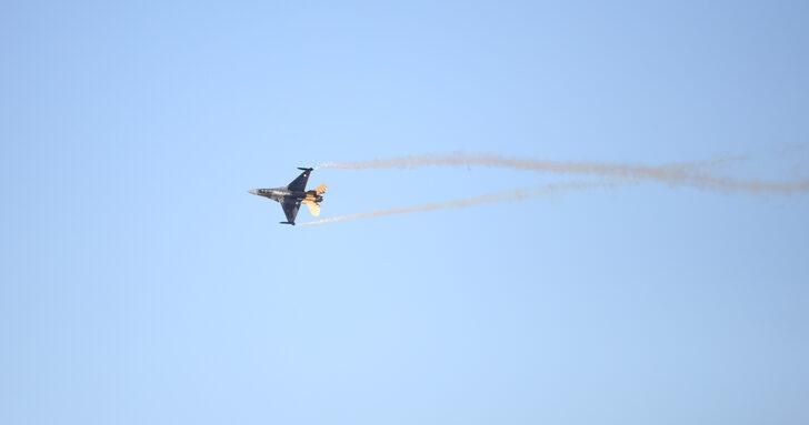 SOLOTÜRK Balıkesir'de gösteri uçuşu yaptı G3