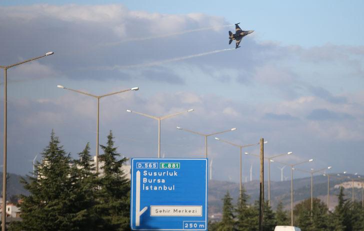 SOLOTÜRK Balıkesir'de gösteri uçuşu yaptı G5