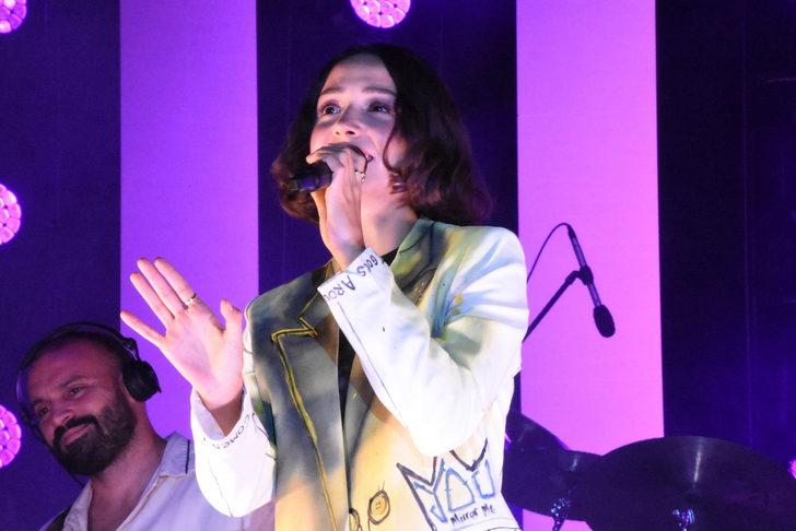 Bilecik'in kurtuluşunun 100. yılı etkinliklerinde şarkıcı Zeynep Bastık konser verdi G2