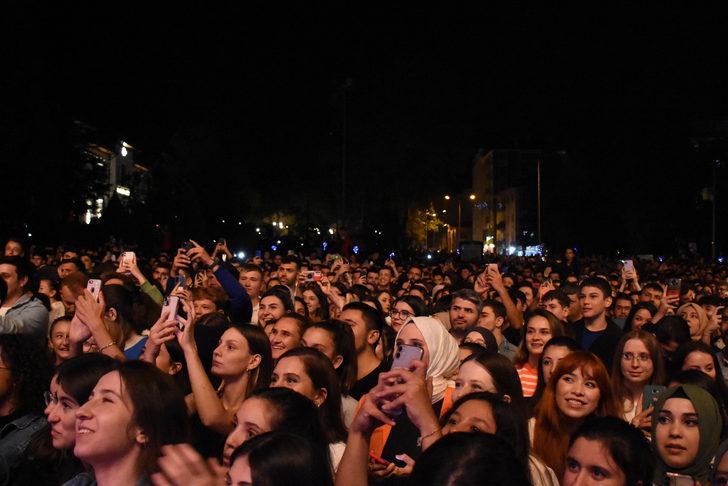 Bilecik'in kurtuluşunun 100. yılı etkinliklerinde şarkıcı Zeynep Bastık konser verdi G4