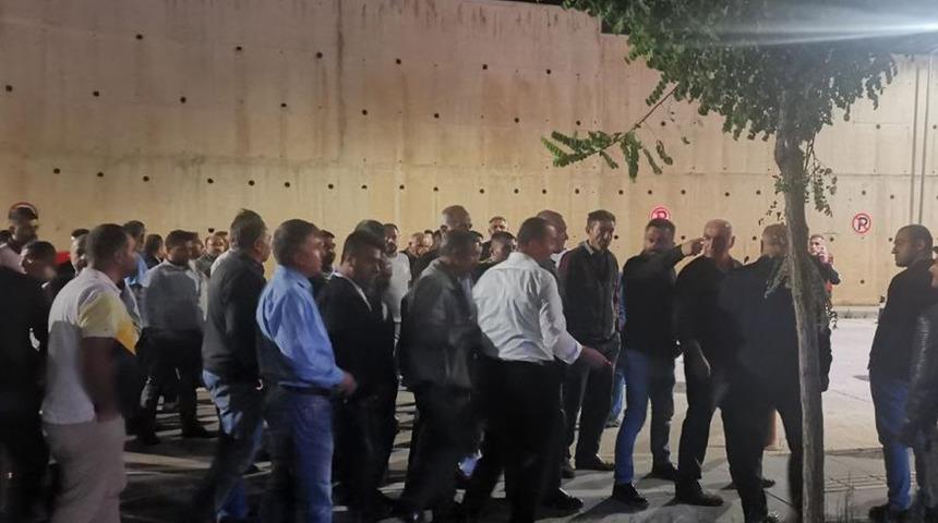 MHP'li belde belediye başkanının aracına silahlı saldırı! Meclis üyesi kafasından yaralandı