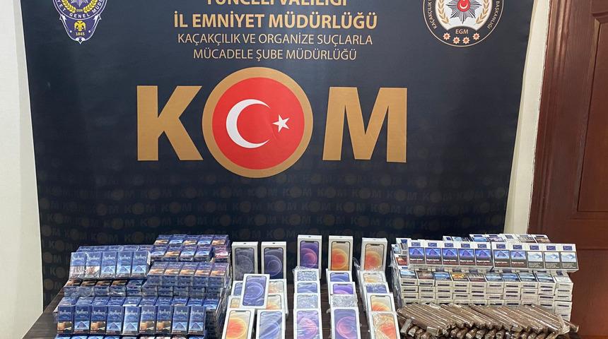 Tunceli’de bir araçta kaçak sigara ve cep telefonu ele geçirildi