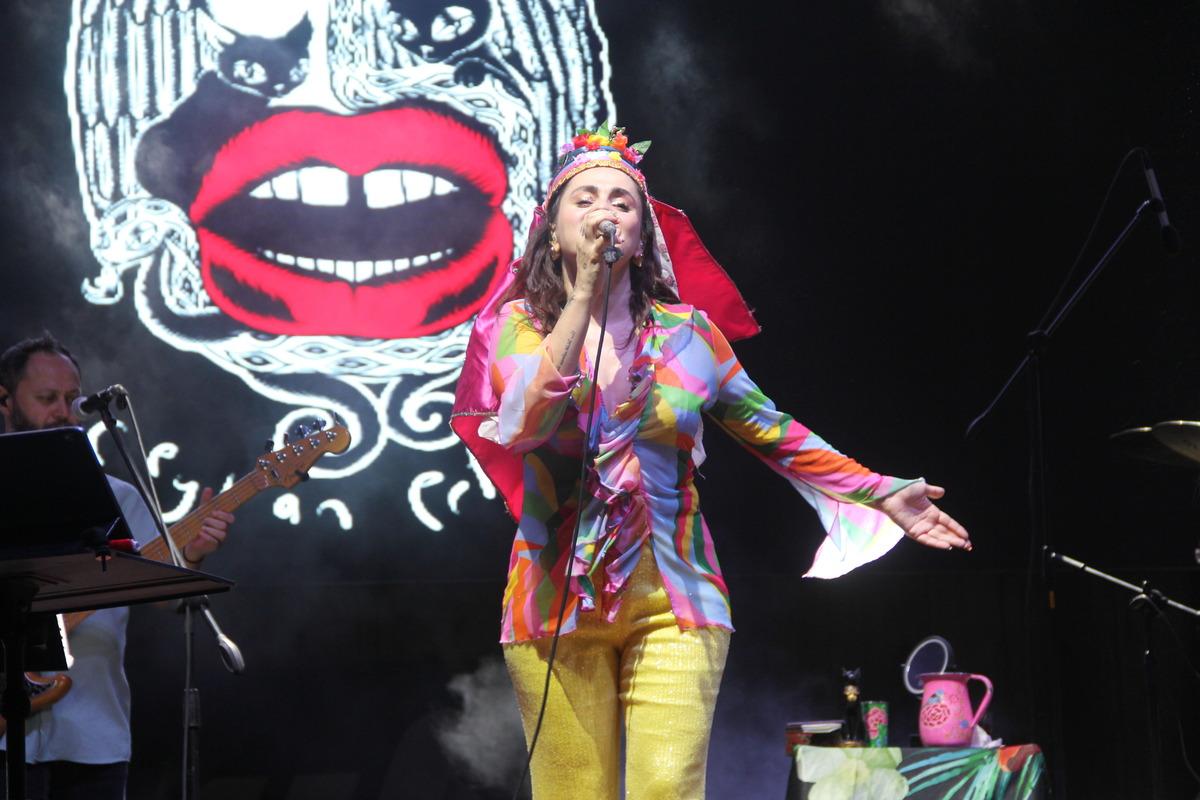 S&ouml;ke'nin kurtuluşunun yıl d&ouml;n&uuml;m&uuml;nde şarkıcı Ceylan Ertem sahne aldı