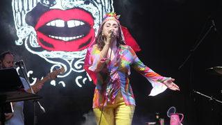 Söke'nin kurtuluşunun yıl dönümünde şarkıcı Ceylan Ertem sahne aldı