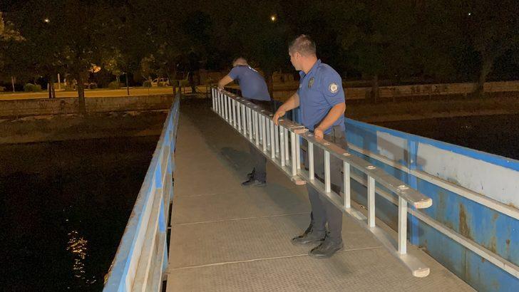 Adana'da polisin "dur" ihtarına uymayan sürücü kovalamaca sonucu yakalandı G3