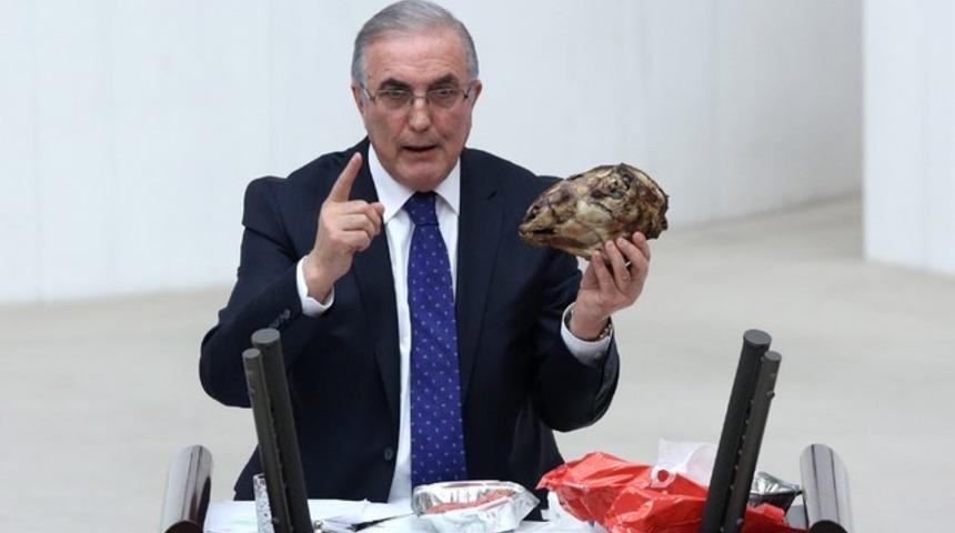 Meclis'te k&uuml;rs&uuml;ye kelle ile &ccedil;ıktı