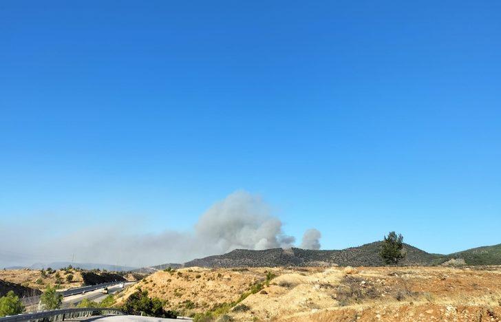 GÜNCELLEME - Mersin'de çıkan orman yangınına müdahale ediliyor G3