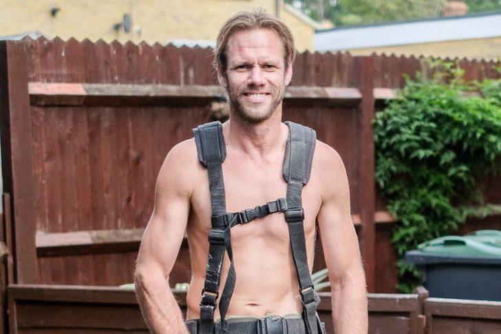 “Çıplak marangoz” olarak ünlenmişti! Polis karakoluna şeffaf tangasıyla gidince ortalık karıştı G1