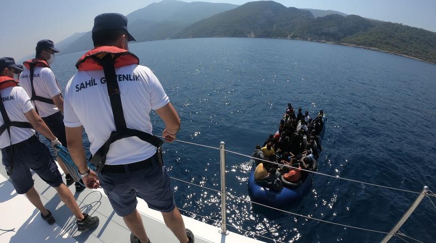 Kuşadası açıklarında 45 düzensiz göçmen kurtarıldı