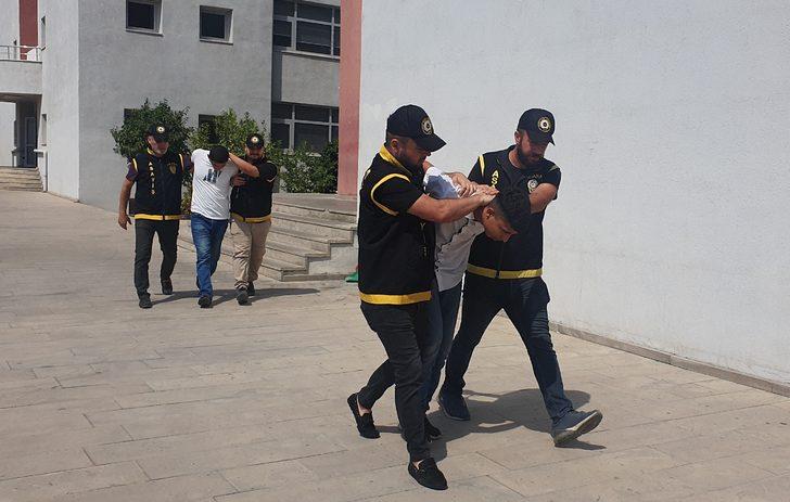 Adana'da üç kişinin cep telefonlarını çalan iki kapkaç zanlısı tutuklandı