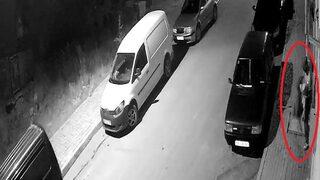 Balkonda asılı çamaşırları görünce yaptığı 'Pes' dedirtti! O anlar kamerada