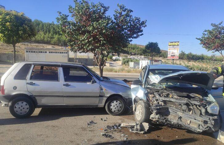 Kilis'te 3 aracın karıştığı kazada 8 kişi yaralandı G2