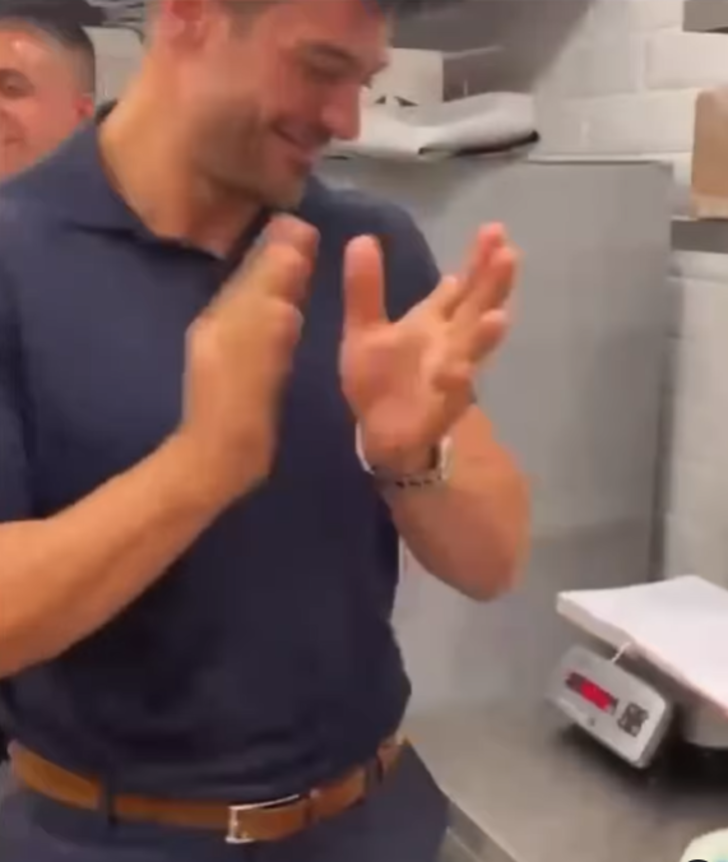 Sahnede aniden ağlamıştı! Hadise'nin eşi Mehmet Dinçerler yüzüğü de çıkardı! Ayrılık iddiaları sosyal medyayı salladı G5