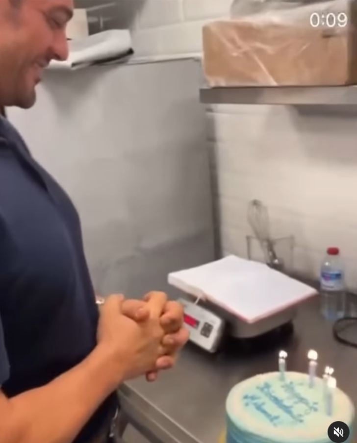 Sahnede aniden ağlamıştı! Hadise'nin eşi Mehmet Dinçerler yüzüğü de çıkardı! Ayrılık iddiaları sosyal medyayı salladı G4