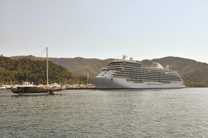 Lüks gemi "Seven Seas Explorer", 391 turistle Marmaris'e geldi G1