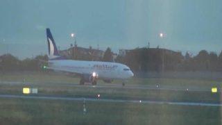 İnatçı yolcular, uçağı tekrar kaldırdı