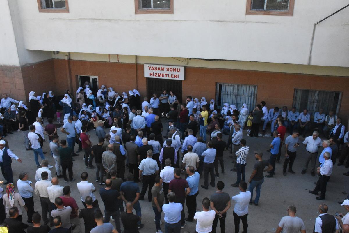 G&Uuml;NCELLEME - Şırnak'ta d&uuml;şt&uuml;ğ&uuml; g&ouml;lette cesedi bulunan kamyon s&uuml;r&uuml;c&uuml;s&uuml; defnedildi