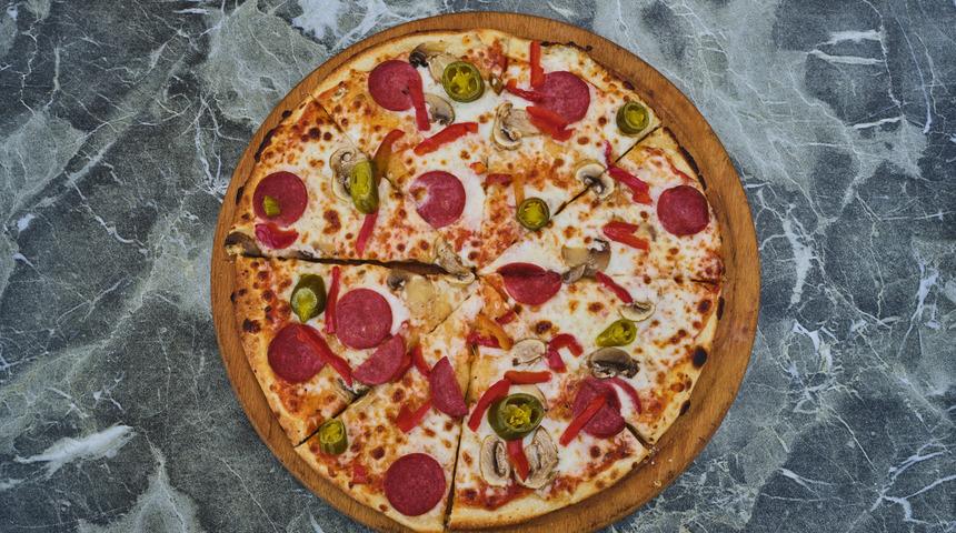 KOLAY PİZZA HAMURU: Pizza hamuru nasıl yapılır? Pizza sosu nasıl hazırlanır?