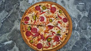 KOLAY PİZZA HAMURU: Pizza hamuru nasıl yapılır? Pizza sosu nasıl hazırlanır?