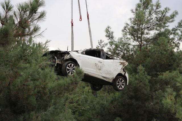 Denizli'de şarampole devrilen otomobildeki 6 kişi yaralandı