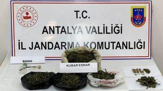 Antalya'da evinde uyuşturucu imalatı yapan zanlı yakalandı