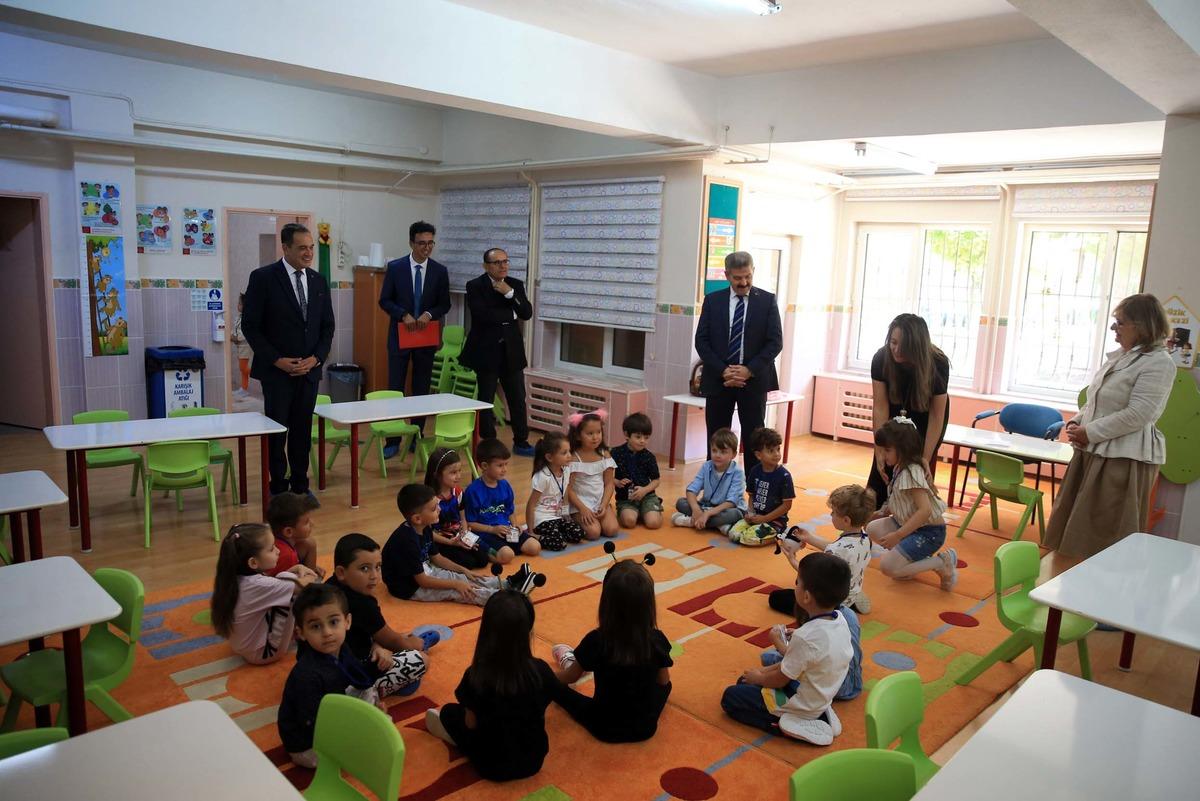 Milli Eğitim Bakan Yardımcısı Aşkar, Uşak'ta bazı okulları ziyaret etti